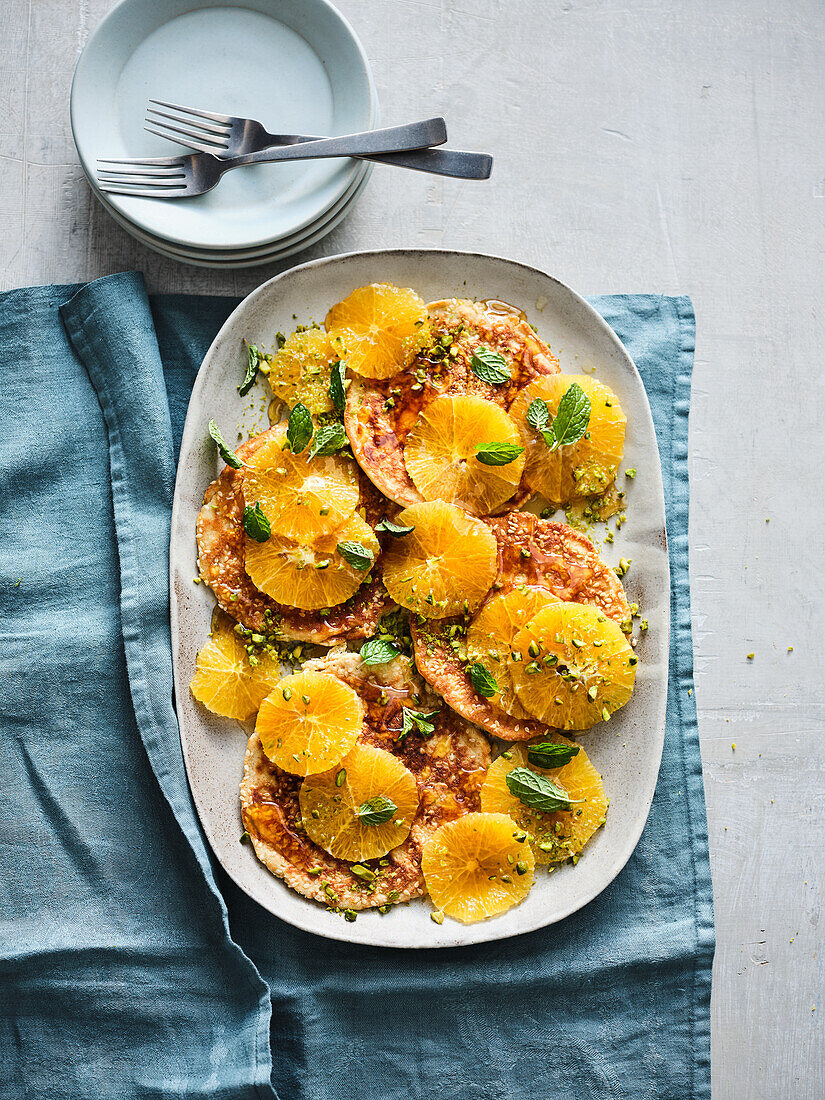 Sesam-Pancakes mit Orangenscheiben