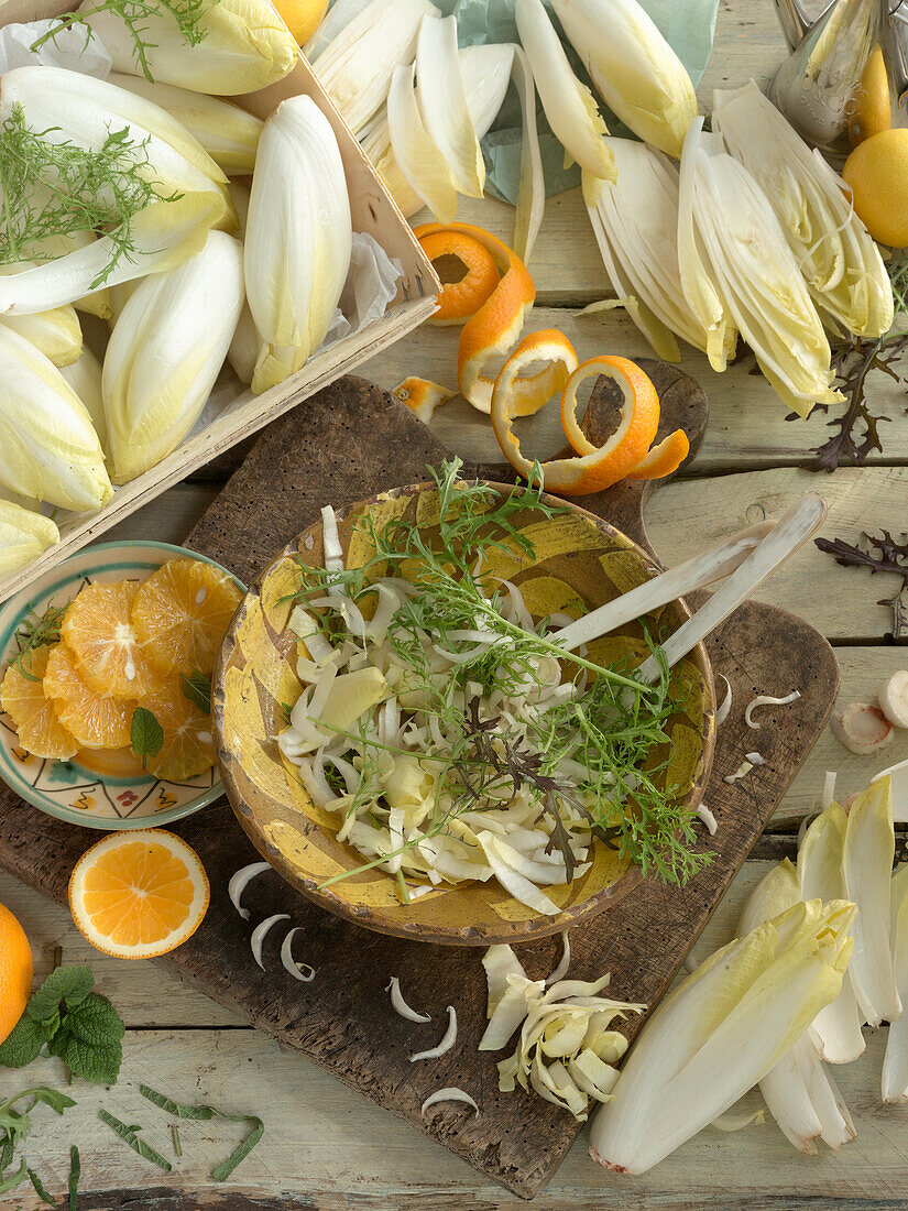 Making chicory salad with oranges