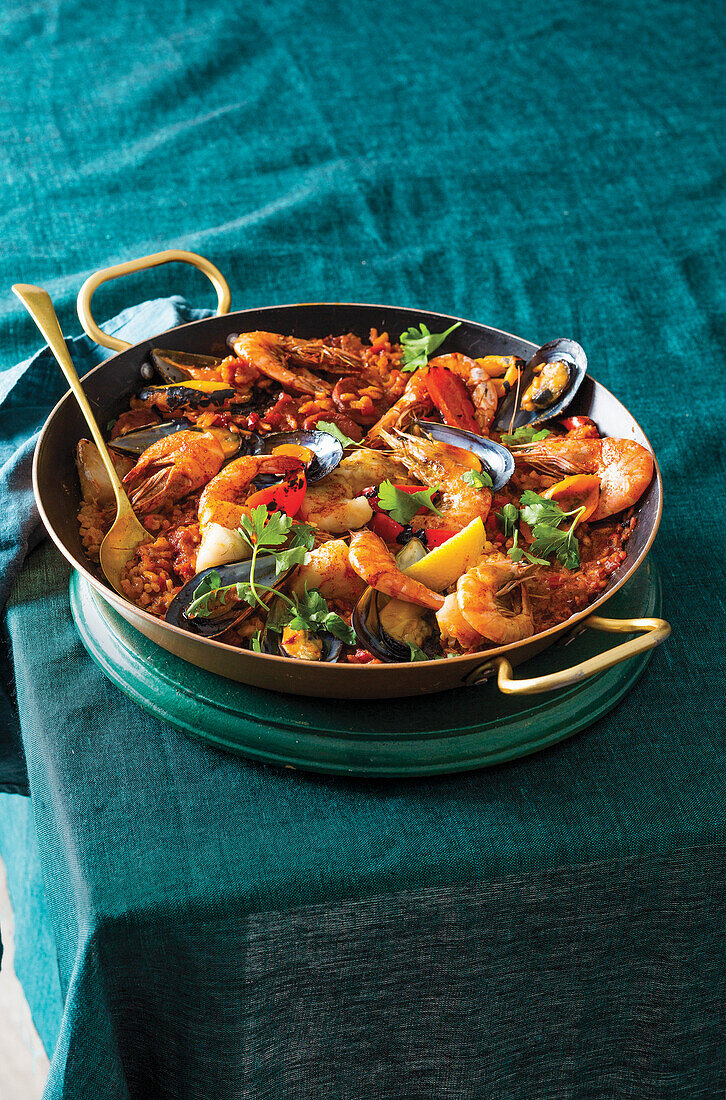 Baked paella with seafood