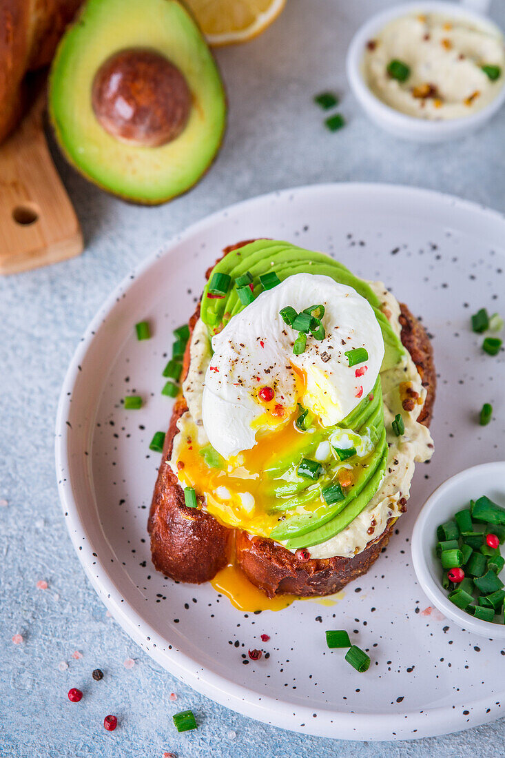 Breakfast bread with avocado and poached egg