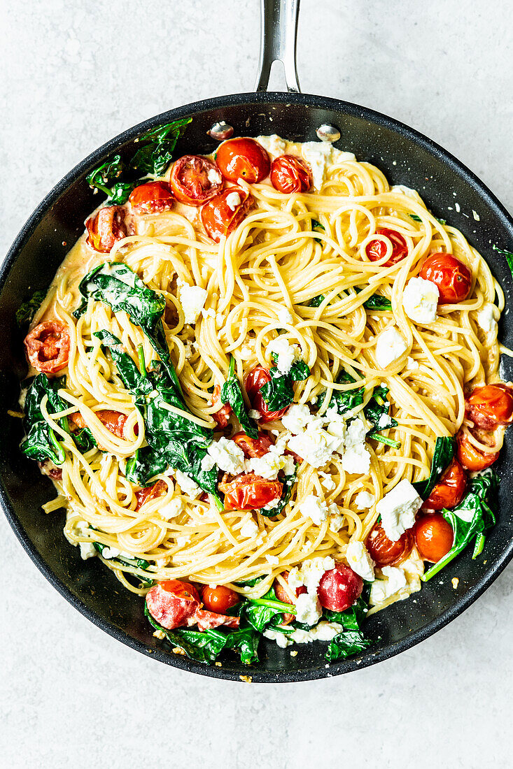 Simple spaghetti with spinach and feta