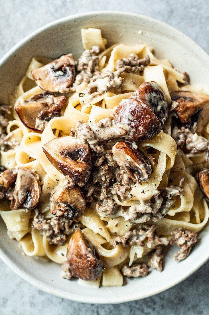 Tagliatelle mit Hackfleisch und Pilzen