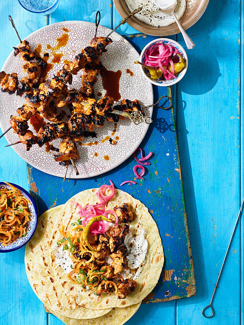 Chicken skewer tortillas, with red onion and pickles