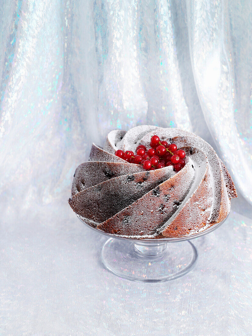 Redcurrant bundt cake