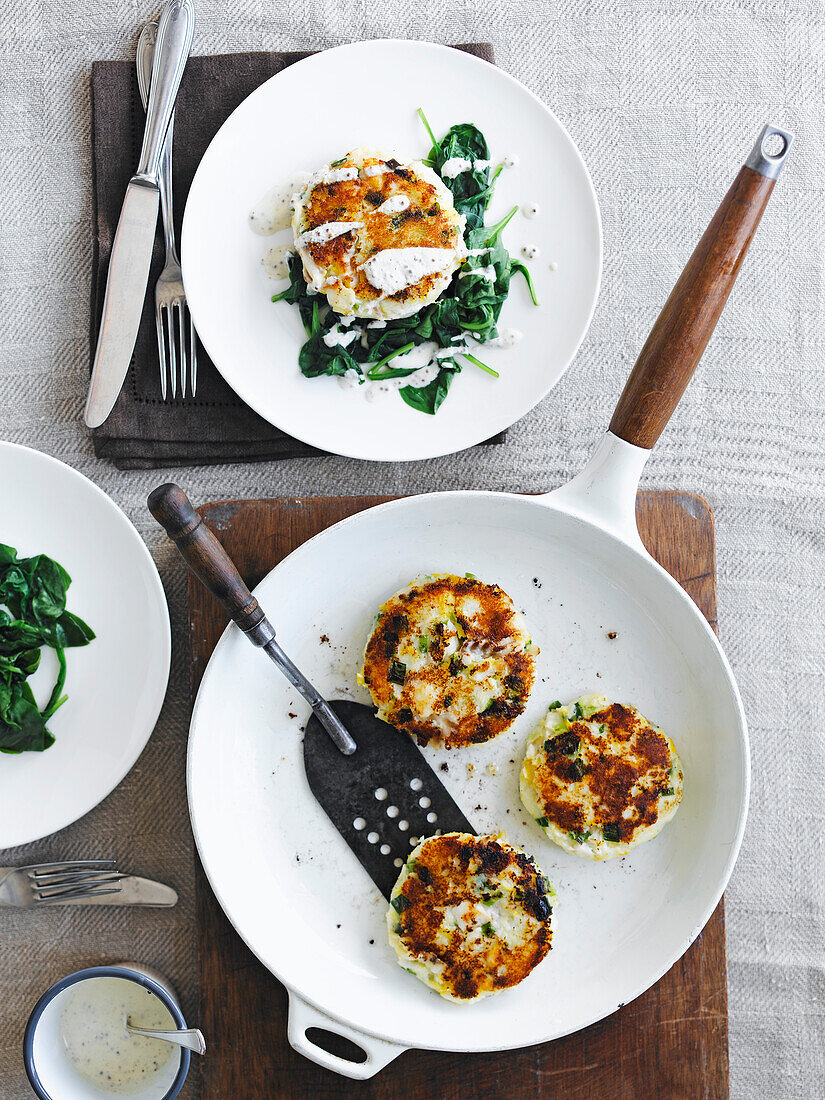 Fish cakes with smoked haddock and mushrooms