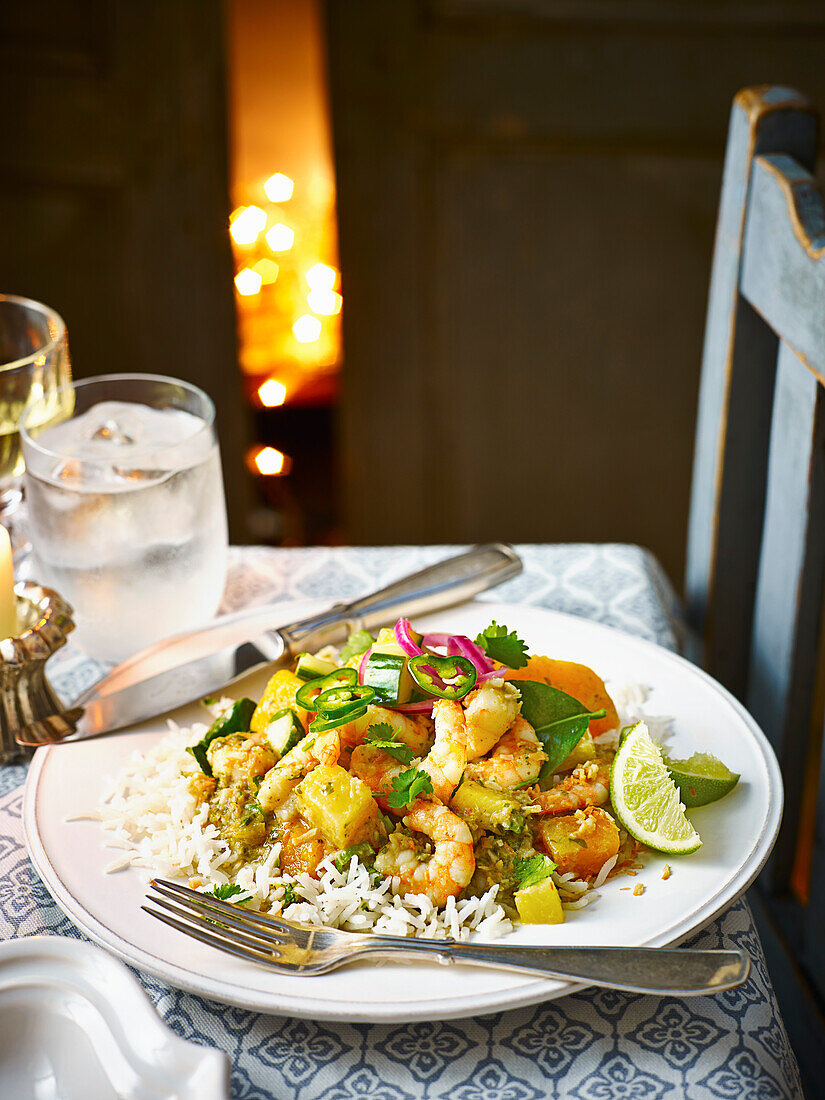 Thai-Curry mit Garnelen, Kürbis und Ananas