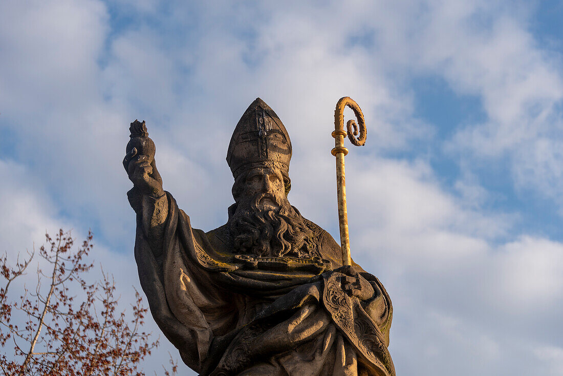 Hl. Augustinus, Heiligenfigur auf der Karlsbrücke, Prag, Tschechien