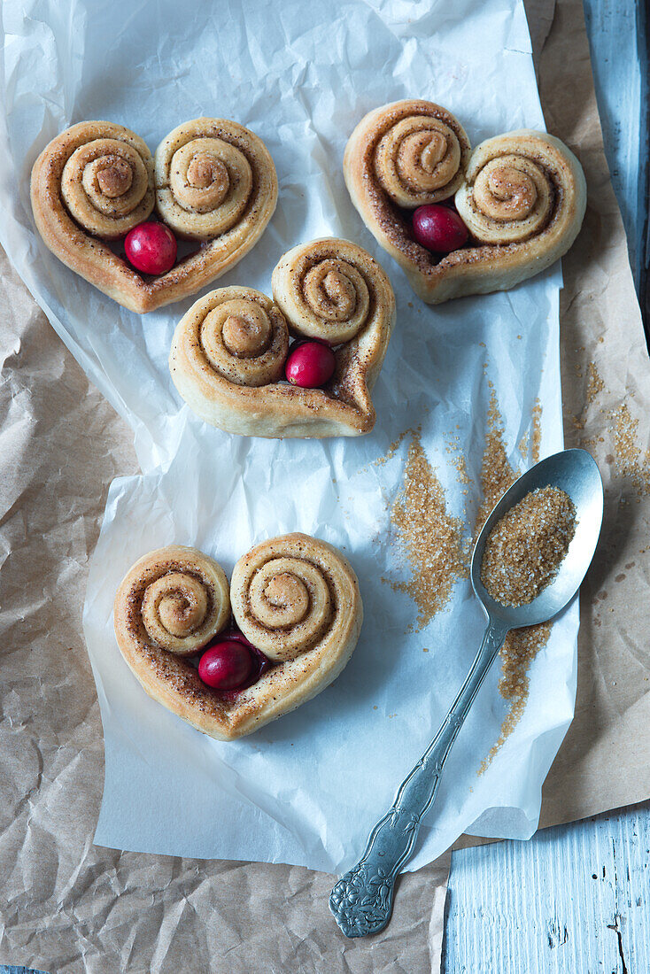 Heart biscuits with cinnamon and cranberries