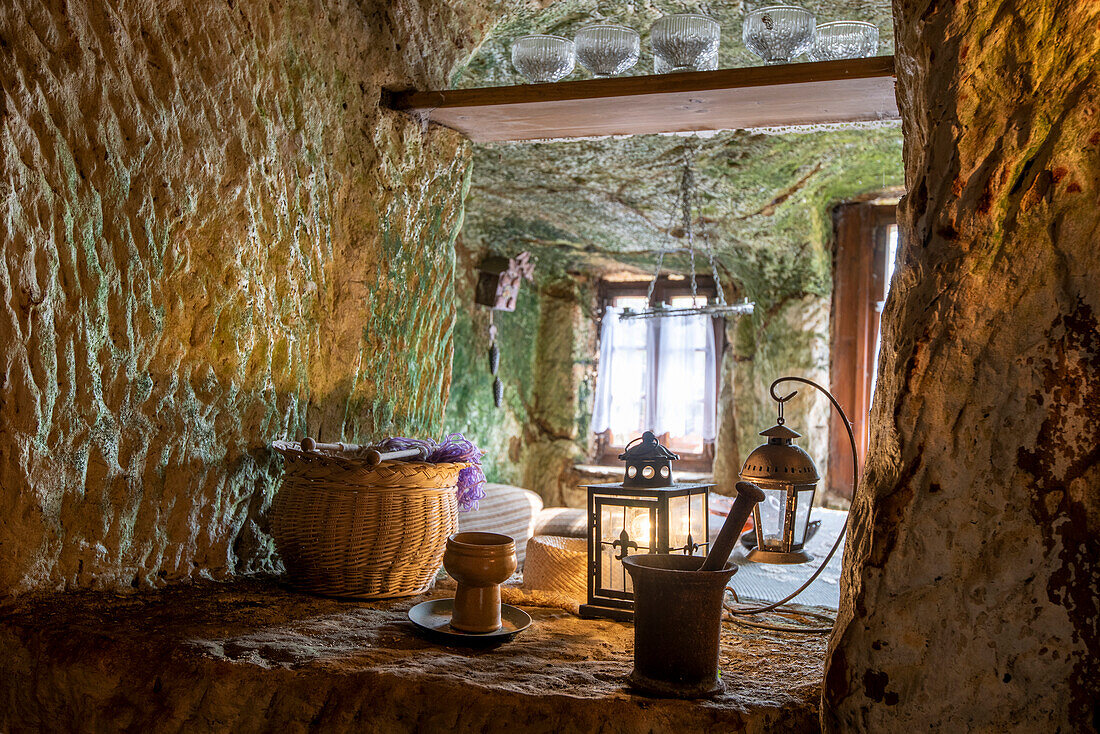 In einer Höhlenwohnung, Langenstein, Halberstadt, im Harz, Sachsen-Anhalt, Deutschland