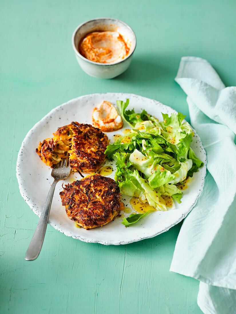 Gemüsebuletten mit Salat