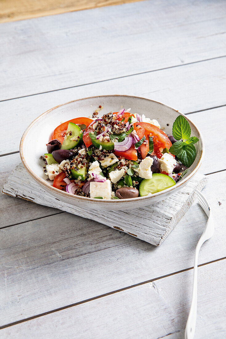 Griechischer Quinoa-Salat mit Feta