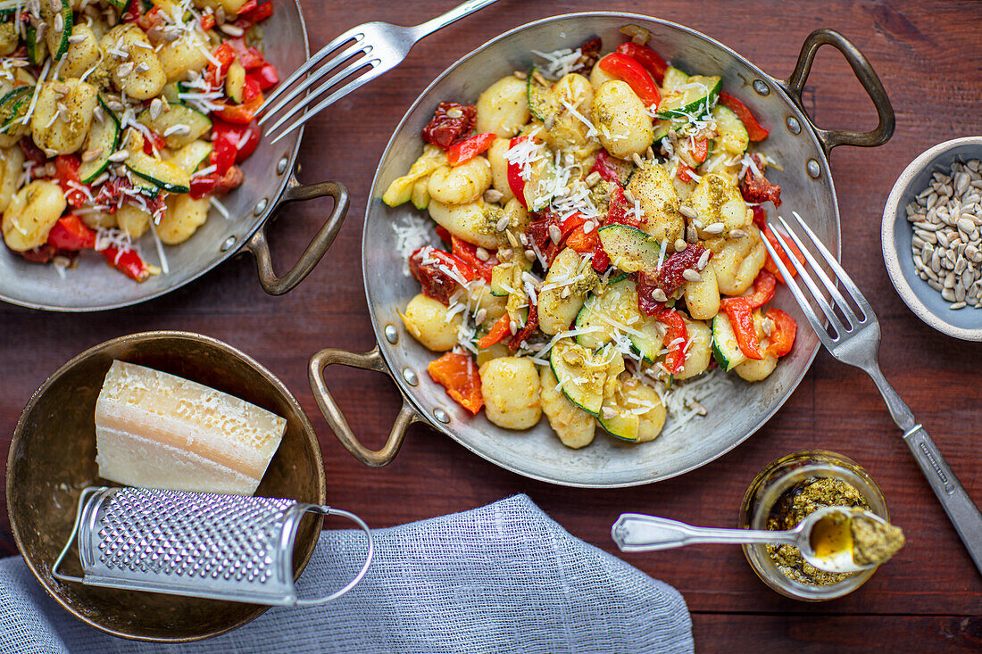 Gnocchi with veggies and dried tomatoes
