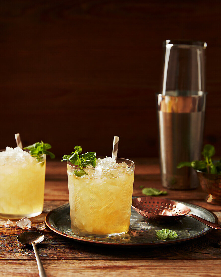 Mint Julep - Cocktail mit MInze und Bourbon Whiskey