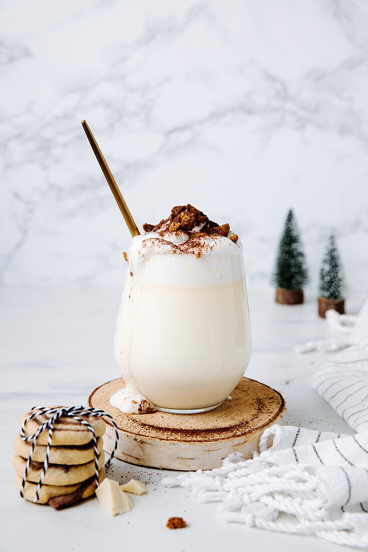 White hot chocolate with cinnamon bun biscuits