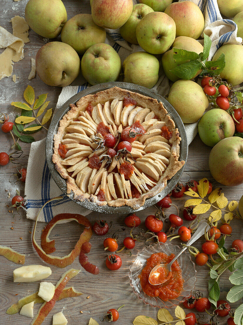 Apple pie with rosehip jam