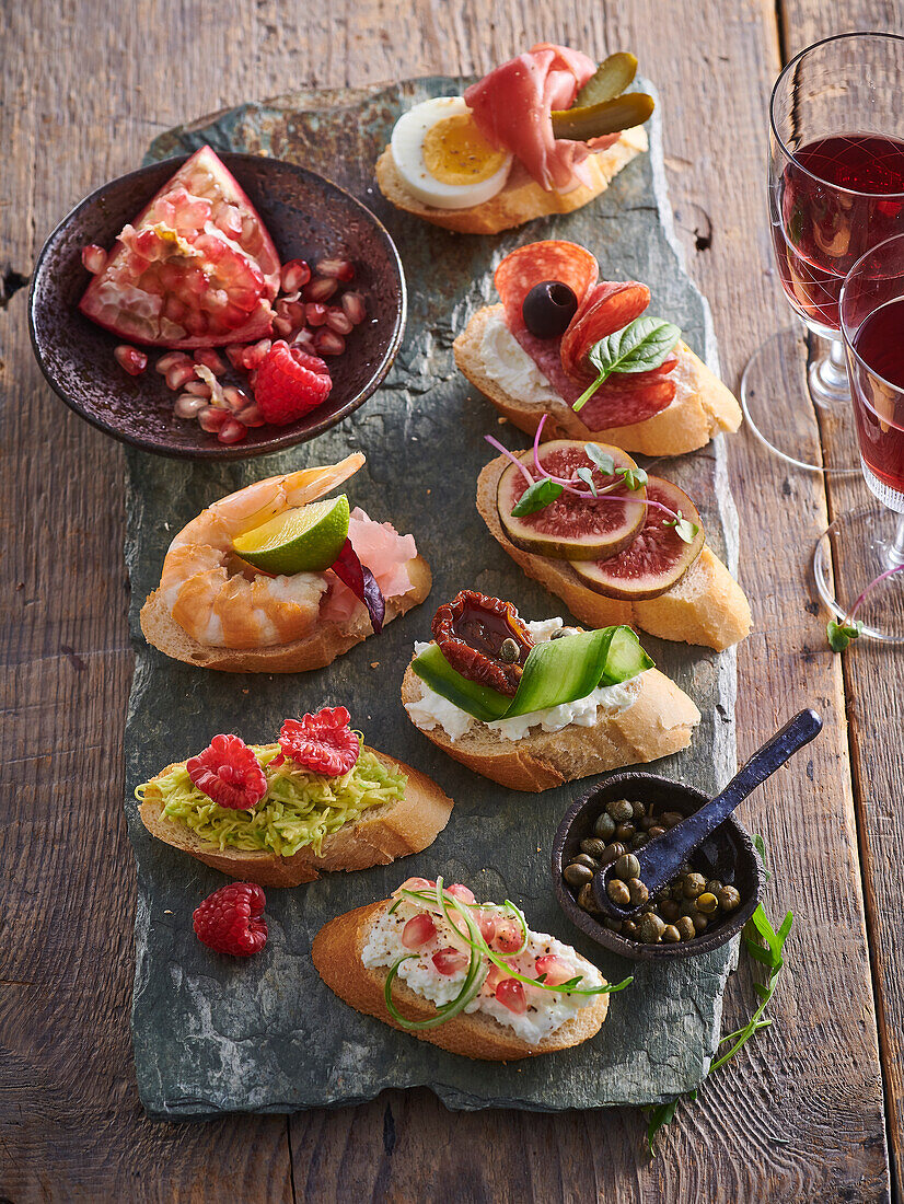 Tapas sandwiches with various toppings