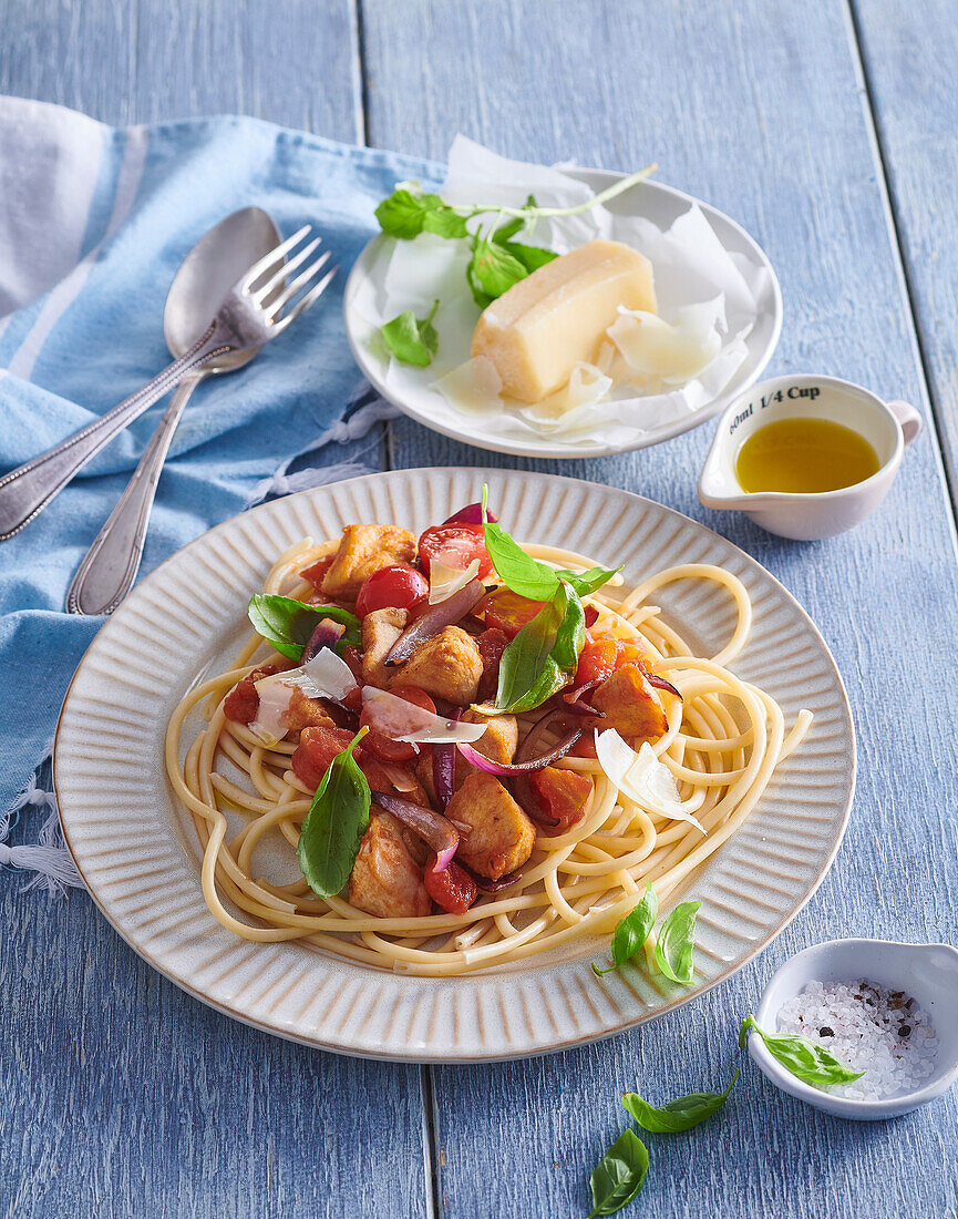 Spaghetti mit Huhn und Tomatensauce