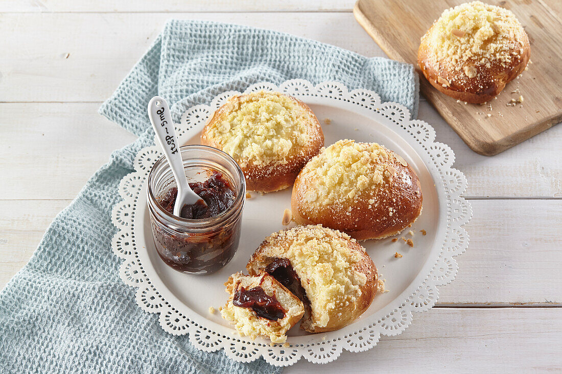 Yeasted buns filled with plum butter