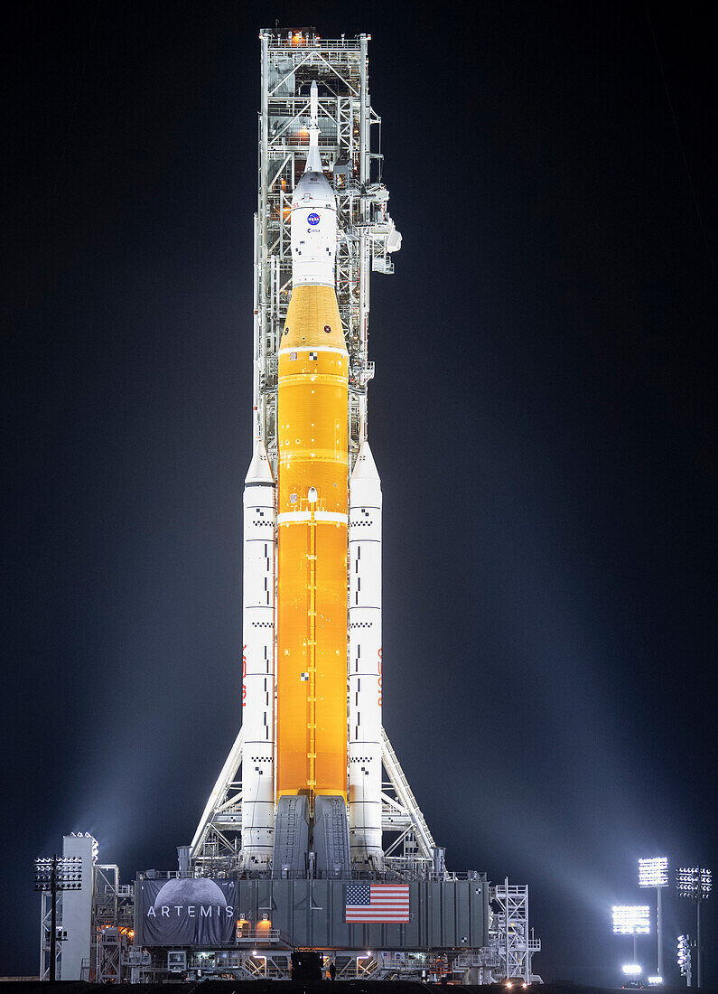 Artemis I first rollout