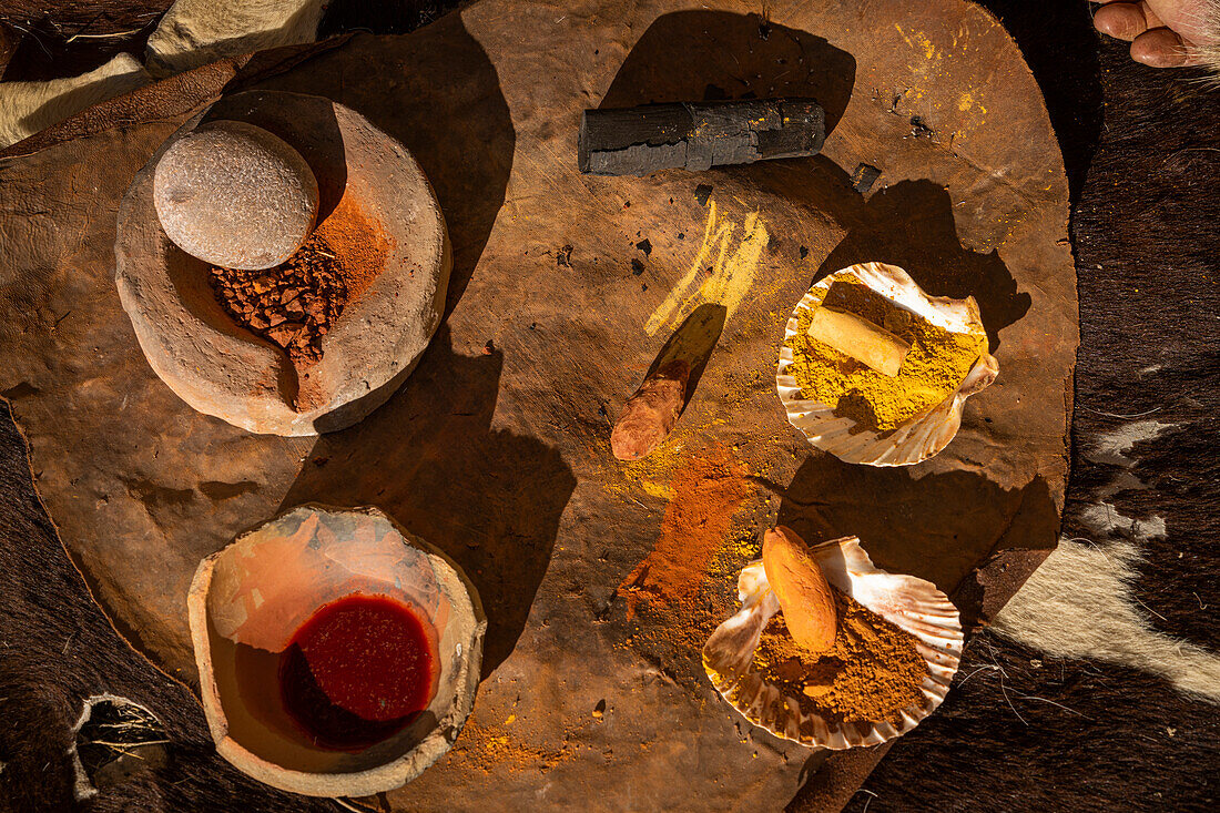 Different coloured pigments from crushed ochre