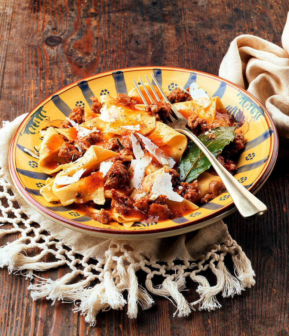 Pasta with lamb stew (Abruzzo, Italy)