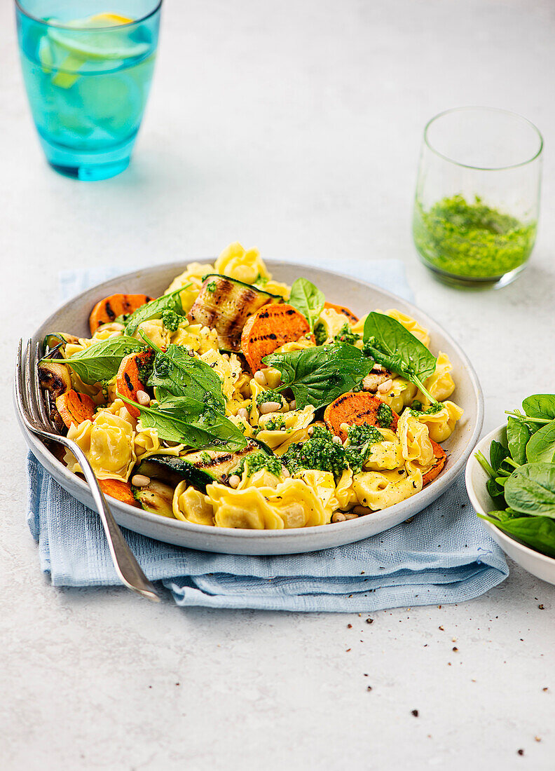 Tortellini salad with grilled vegetables