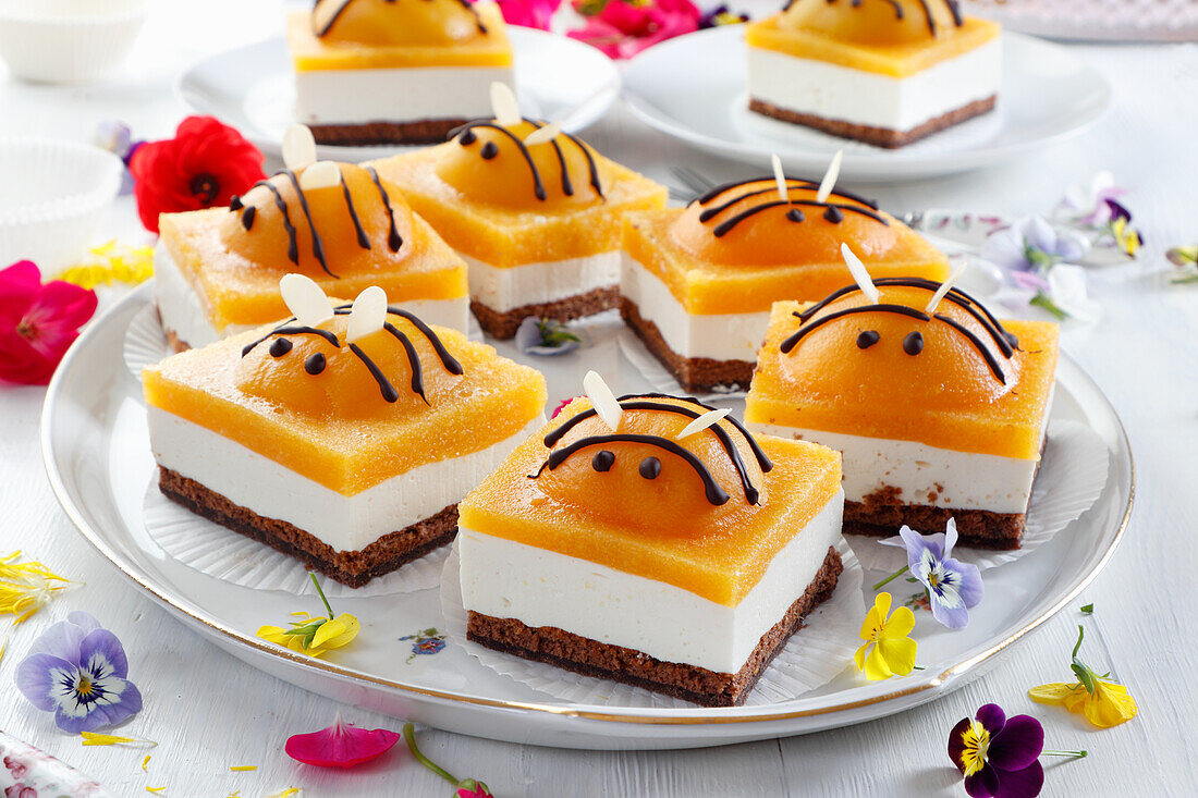 Bee cheesecake with peach mousse and peach halves