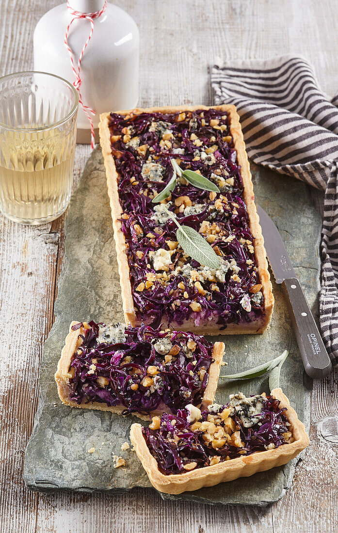 Red cabbage tart with blue cheese and ricotta