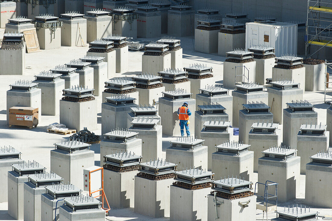 Anti-seismic pads for the construction of the ITER building