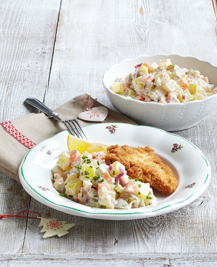 Schneller Kartoffelsalat mit Schnitzel