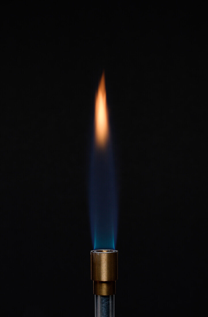 Effect of oxygen supply on flame