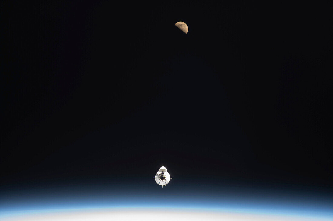 SpaceX Dragon Endeavor approaching the ISS