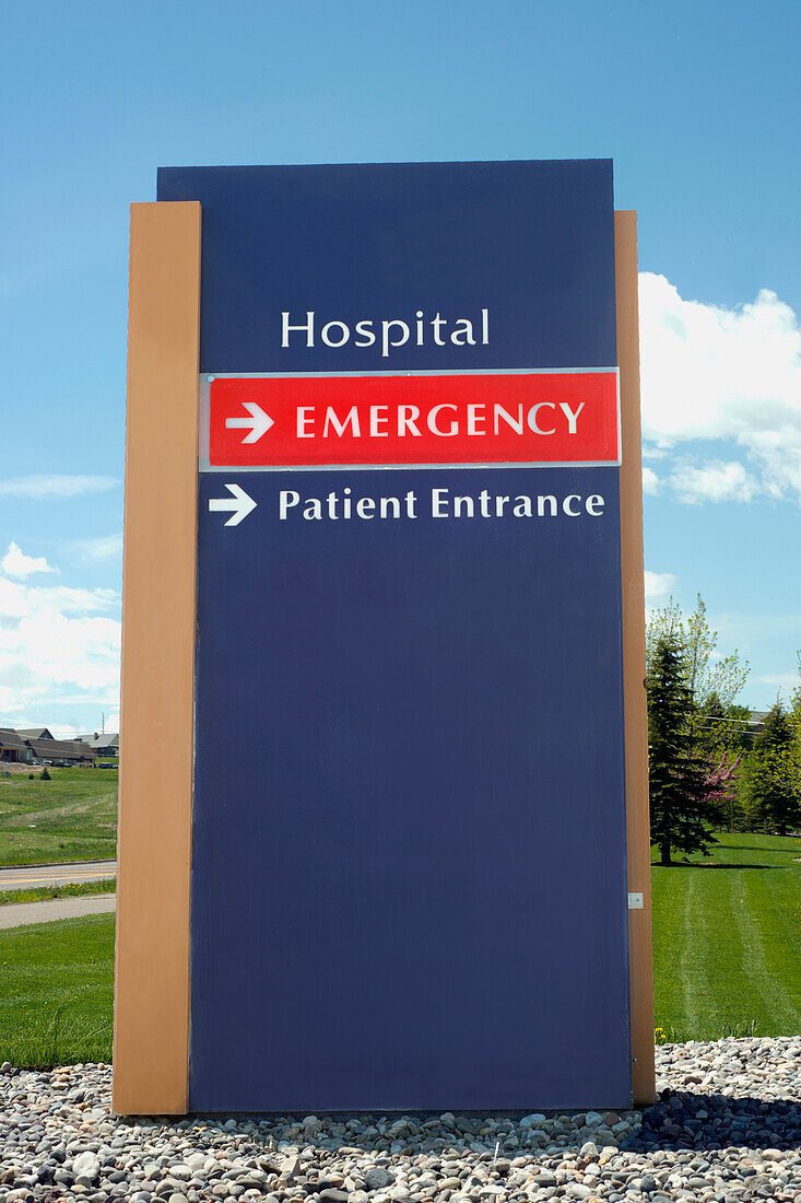 Emergency entrance sign at hospital