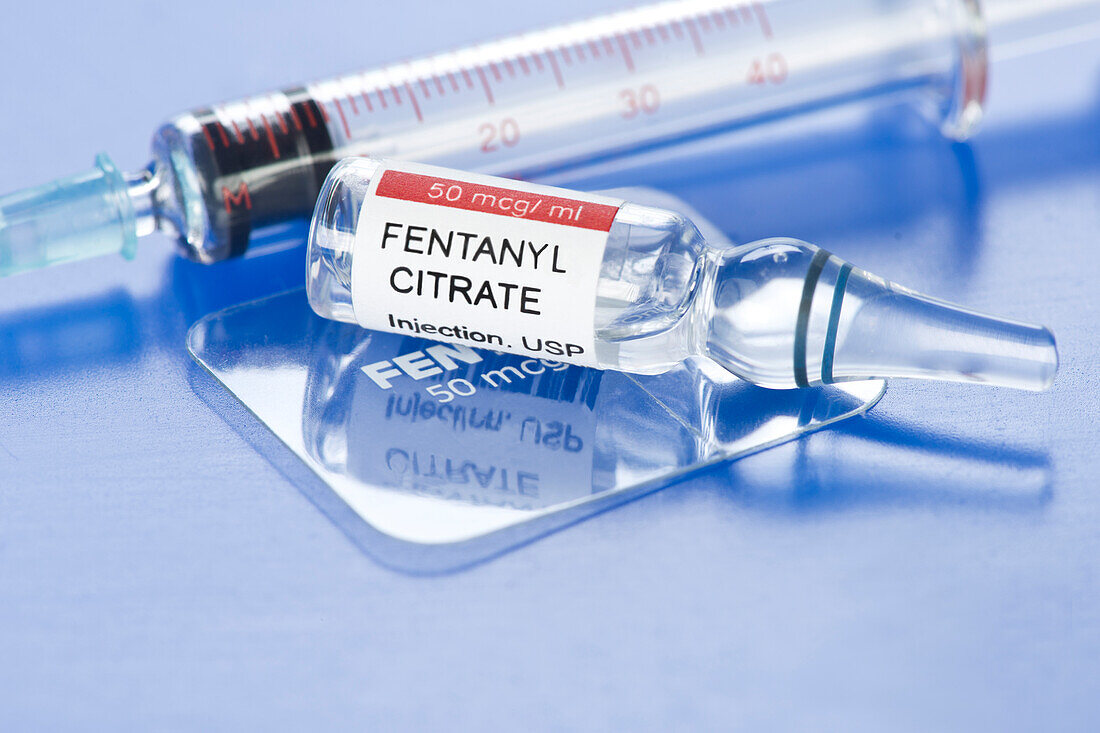 Fentanyl citrate ampule and dermal patch