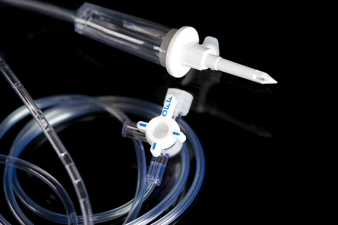 IV stopcock with drip chamber and IV tubing