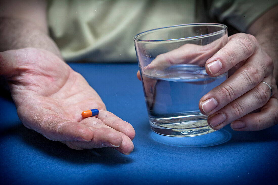 Hand spilling pills for the pain of a bottle