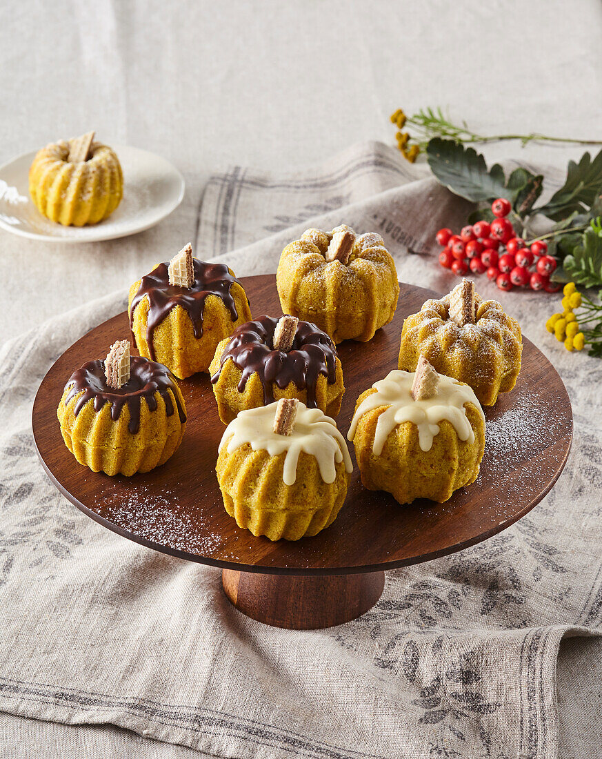 Mini pumpkin cakes with chocolate icing