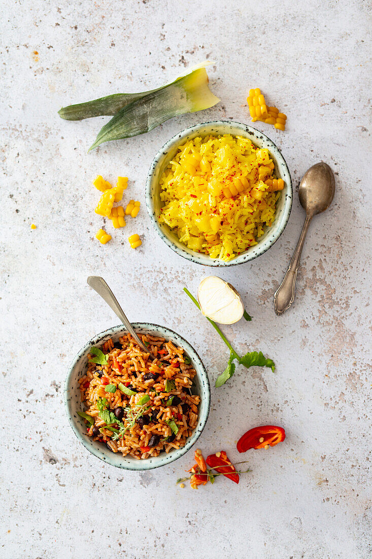 Kubanischer Bohnenreis und Safranreis mit Ananas und Mais