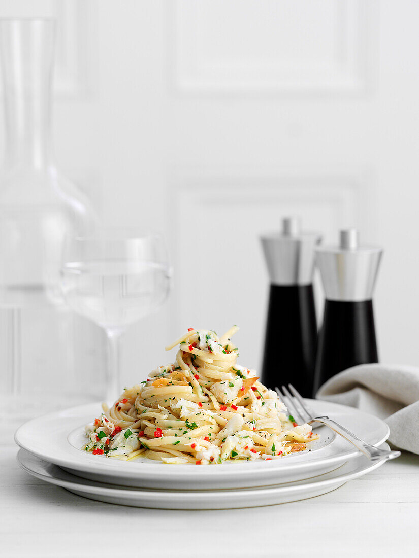 Linguine mit Krabbenfleisch, Zitrone und Petersilie