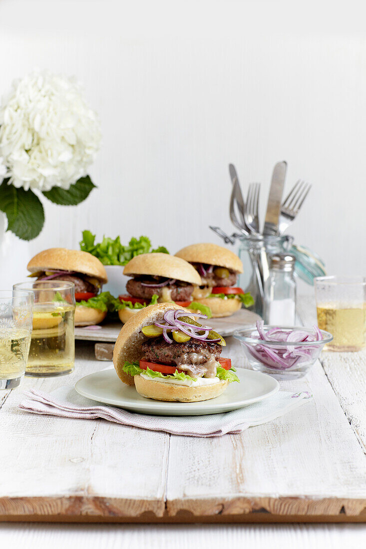 Burger mit Käsefüllung