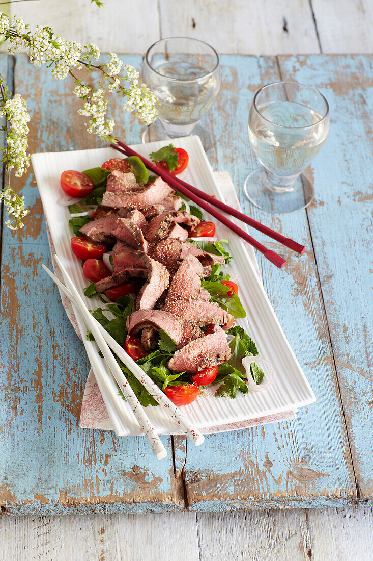 Thailändischer Salat mit Rinderstreifen