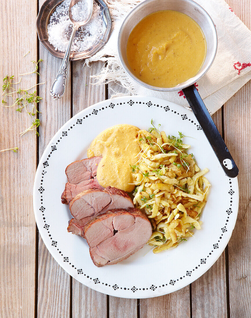 Wildschweinkeule mit Kürbissauce