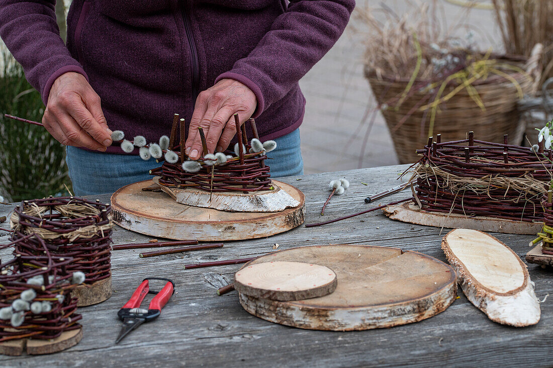 Weave planters from willow and wooden discs yourself