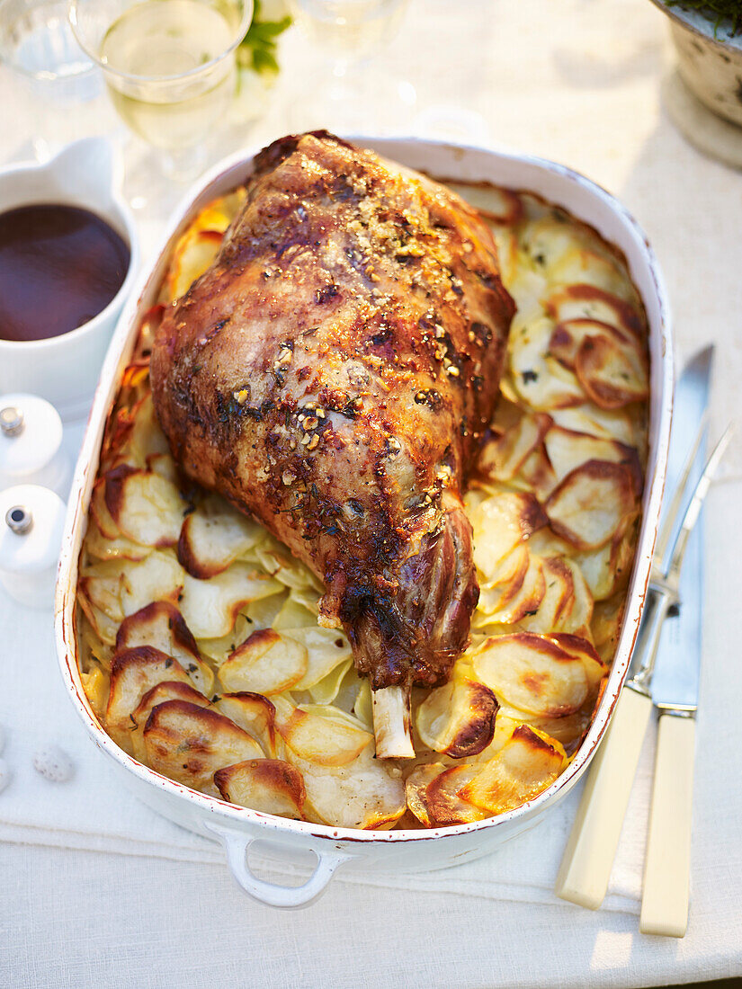 Lammbraten mit Thymiankartoffeln