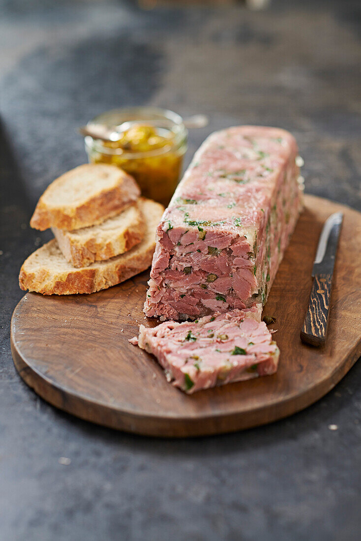 Terrine aus Schweinshaxen