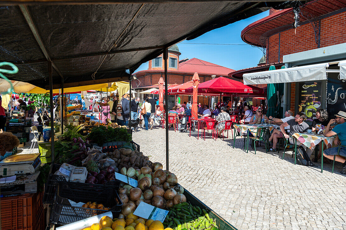 Verkaufsstände am Gemüsemarkt, Olhao, bei Faro, Algarve, Portugal