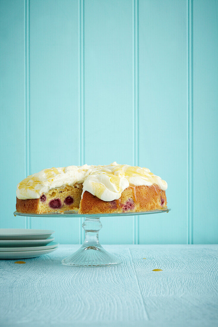 Himbeer-Aprikosen-Kuchen, angeschnitten