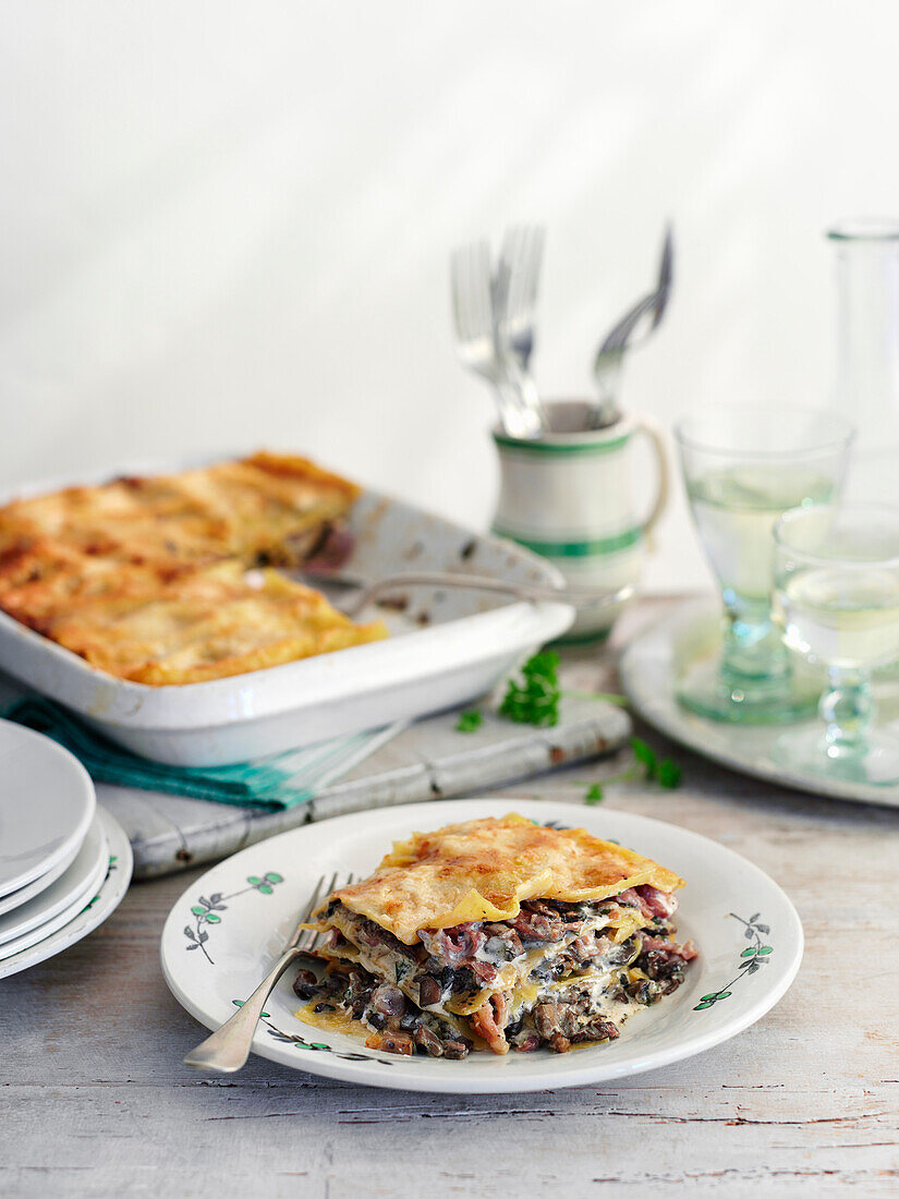 Oven-baked Vincisgrassi pasta with Parma ham