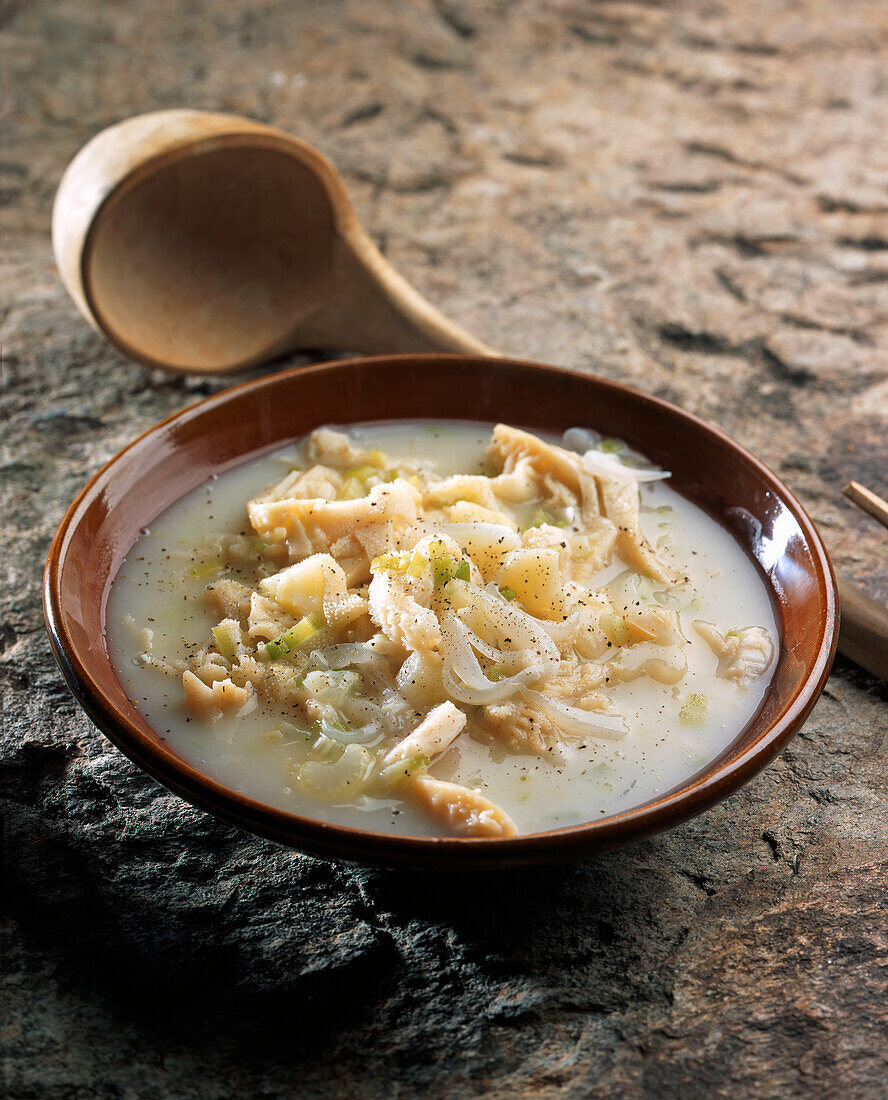 Kuttelsuppe aus dem Fassatal (Italien)