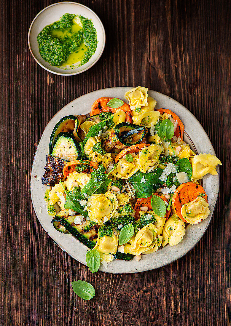 Tortellini-Salat mit Grillgemüse
